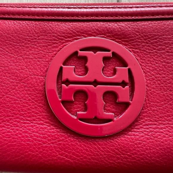 SOLD - Tory Burch Leather Zip Wallet - Picture 3 of 8